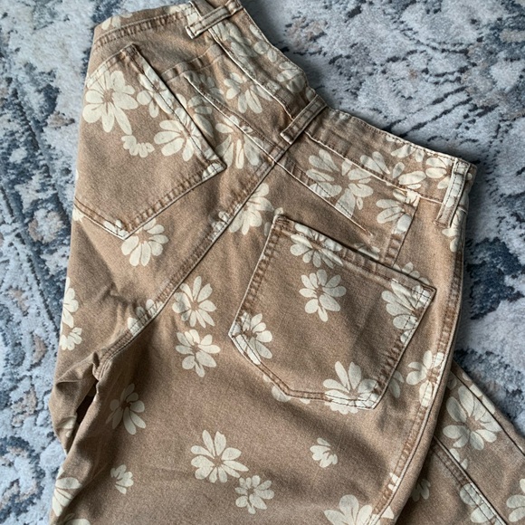 Amazon nwot Floral barrel pants - Picture 10 of 10